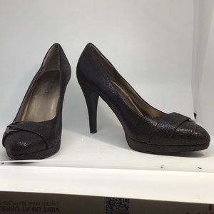 Moda Black textured platform pumps 9M